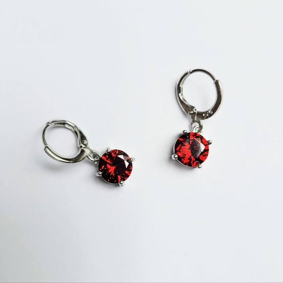 Beautiful ruby red color cubic zirconia 925 silver earrings. Brand new. - Picture 5 of 5